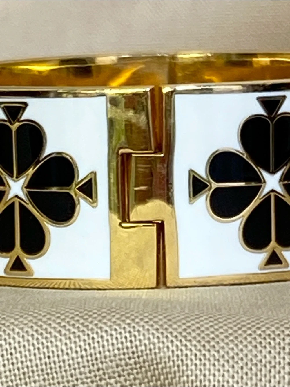 Kate Spade Heritage Spade Hinged Bangle